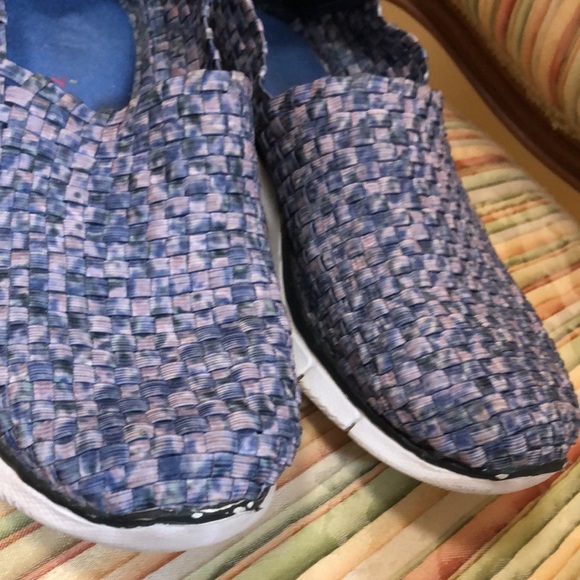 Sketcher brand slip on shoes - Picture 3 of 6